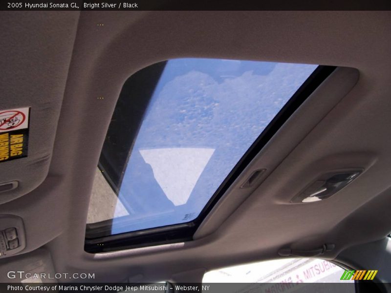 Bright Silver / Black 2005 Hyundai Sonata GL