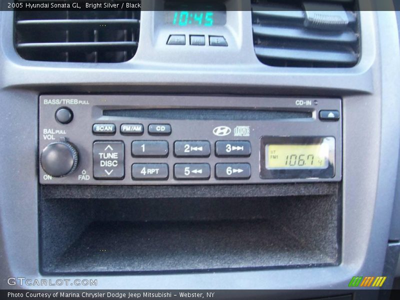 Bright Silver / Black 2005 Hyundai Sonata GL
