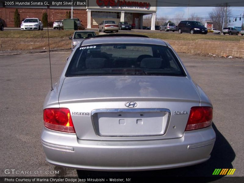 Bright Silver / Black 2005 Hyundai Sonata GL
