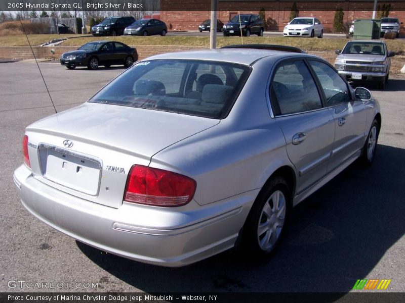 Bright Silver / Black 2005 Hyundai Sonata GL