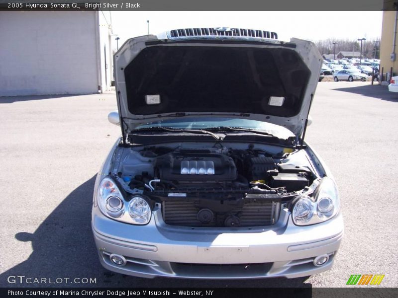 Bright Silver / Black 2005 Hyundai Sonata GL