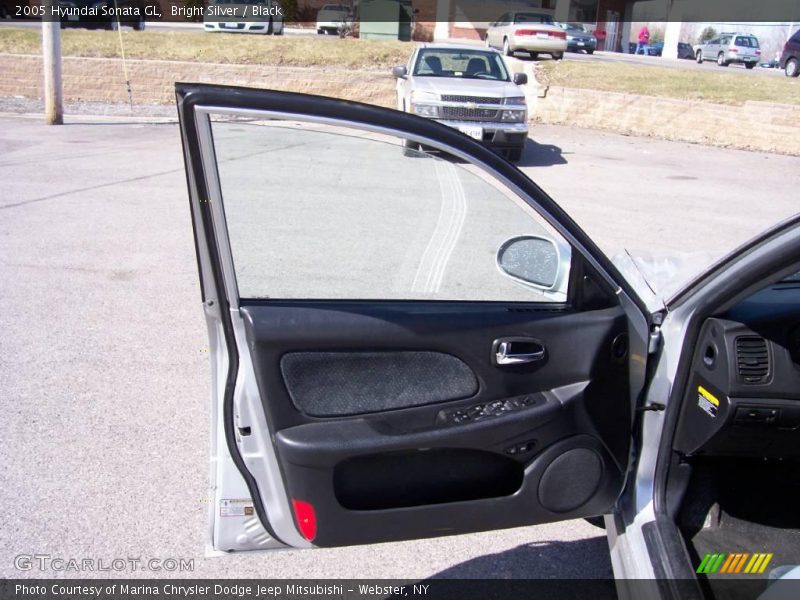 Bright Silver / Black 2005 Hyundai Sonata GL