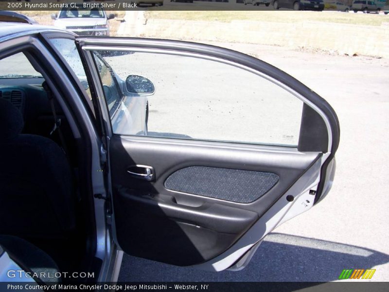 Bright Silver / Black 2005 Hyundai Sonata GL