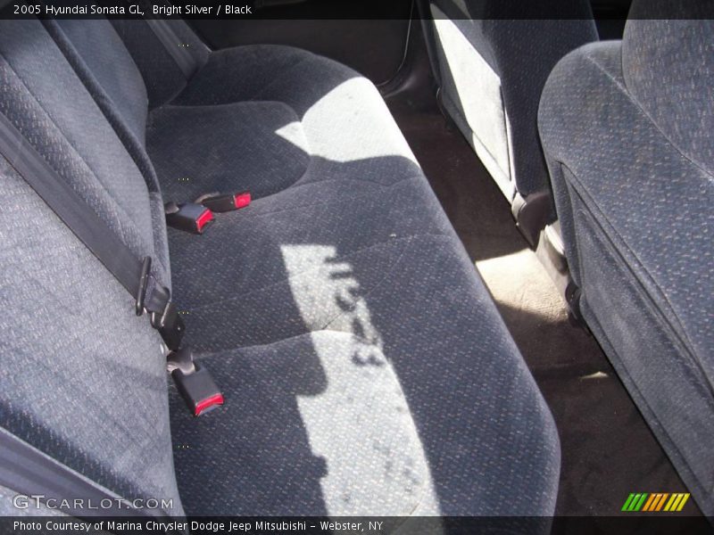 Bright Silver / Black 2005 Hyundai Sonata GL