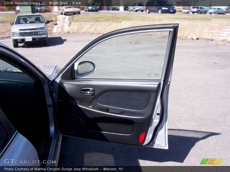 Bright Silver / Black 2005 Hyundai Sonata GL