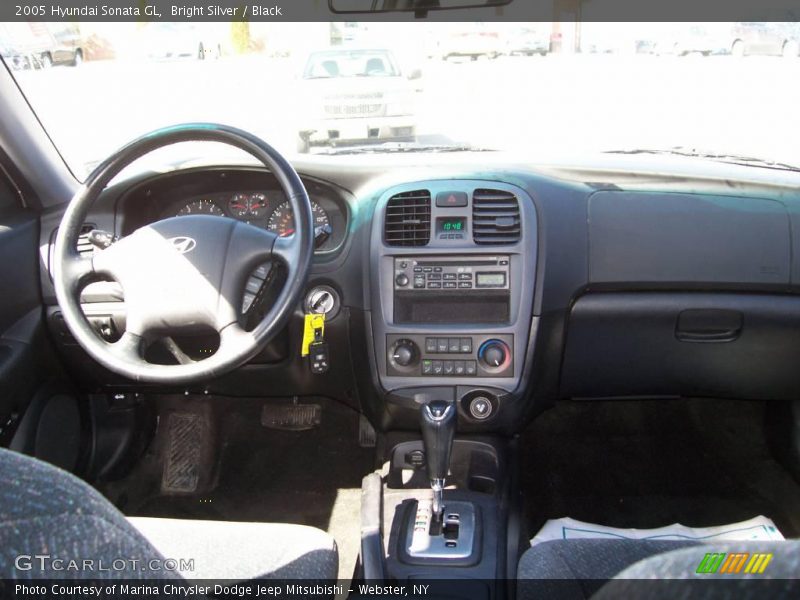 Bright Silver / Black 2005 Hyundai Sonata GL