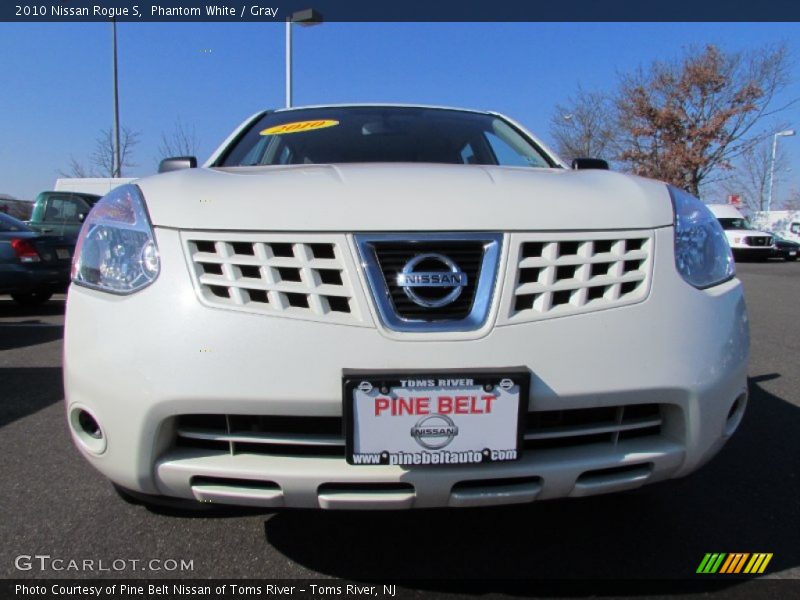 Phantom White / Gray 2010 Nissan Rogue S
