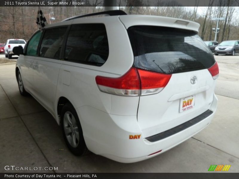Super White / Bisque 2011 Toyota Sienna LE