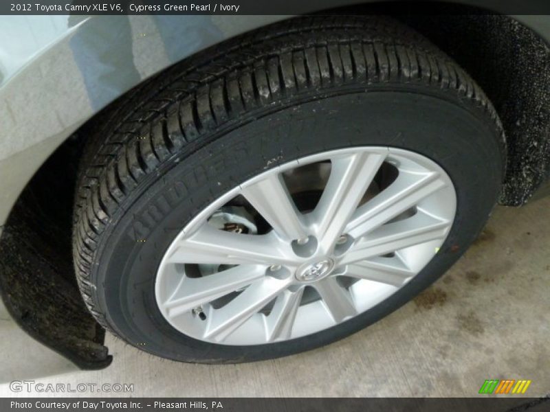 Cypress Green Pearl / Ivory 2012 Toyota Camry XLE V6