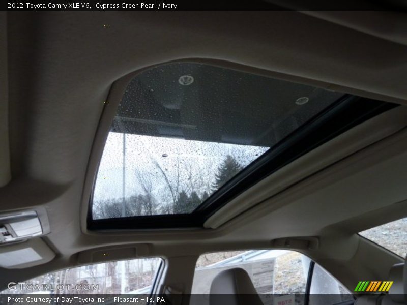 Cypress Green Pearl / Ivory 2012 Toyota Camry XLE V6