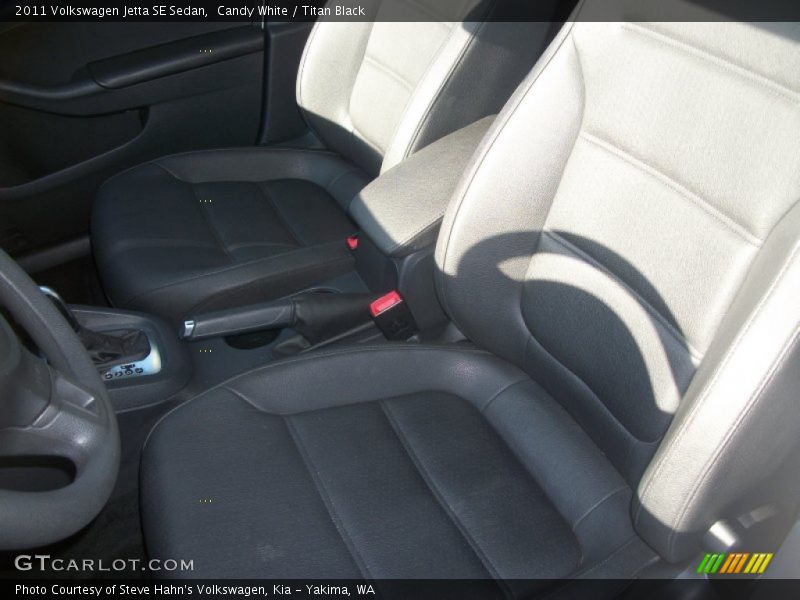 Candy White / Titan Black 2011 Volkswagen Jetta SE Sedan