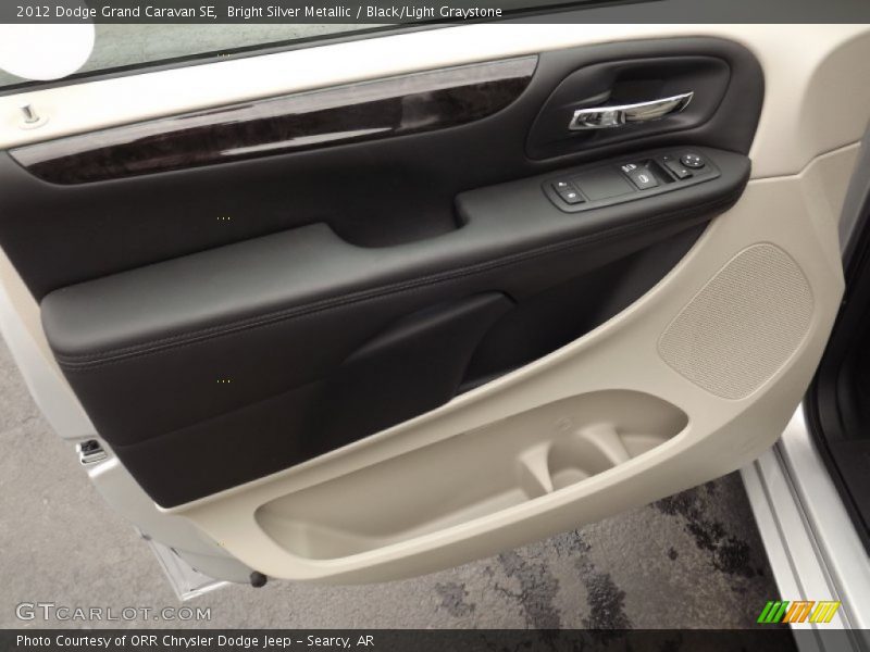 Bright Silver Metallic / Black/Light Graystone 2012 Dodge Grand Caravan SE