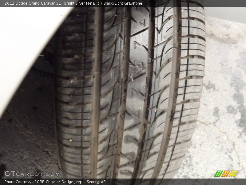 Bright Silver Metallic / Black/Light Graystone 2012 Dodge Grand Caravan SE