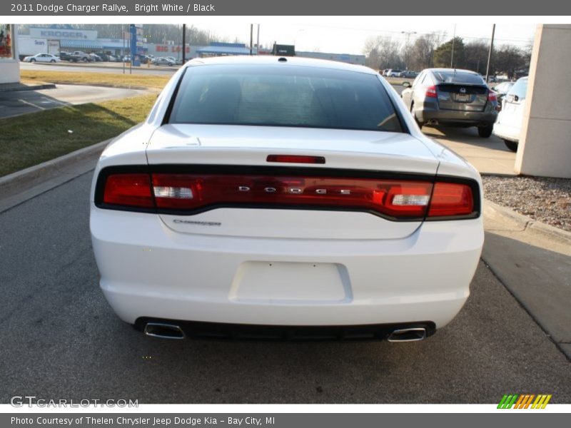 Bright White / Black 2011 Dodge Charger Rallye
