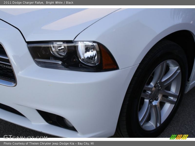Bright White / Black 2011 Dodge Charger Rallye