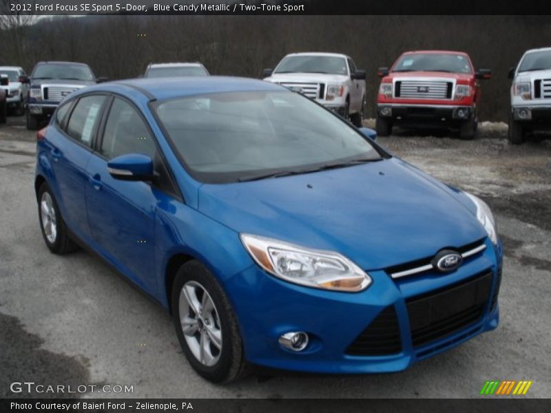 Front 3/4 View of 2012 Focus SE Sport 5-Door