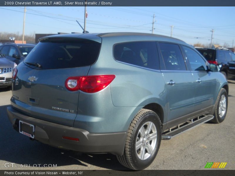 Silver Moss Metallic / Ebony 2009 Chevrolet Traverse LT AWD