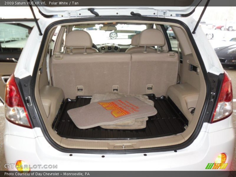 Polar White / Tan 2009 Saturn VUE XR V6