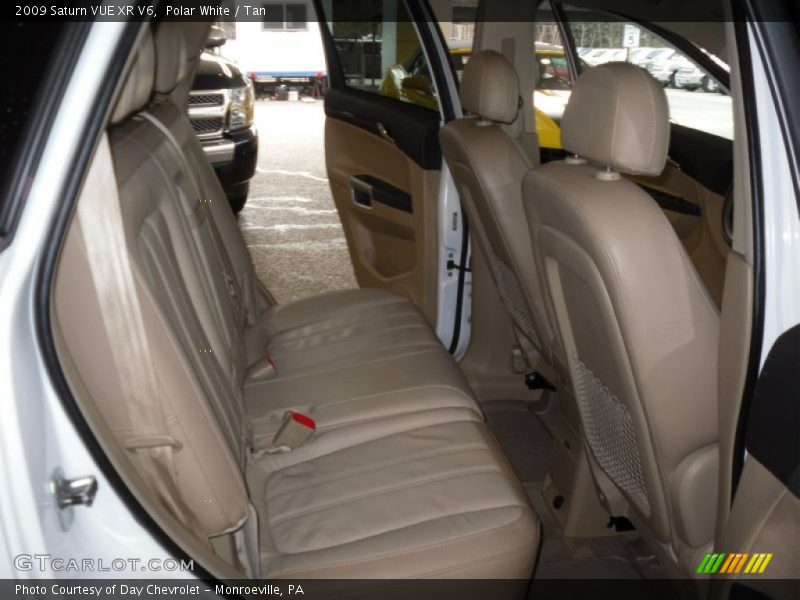 Polar White / Tan 2009 Saturn VUE XR V6