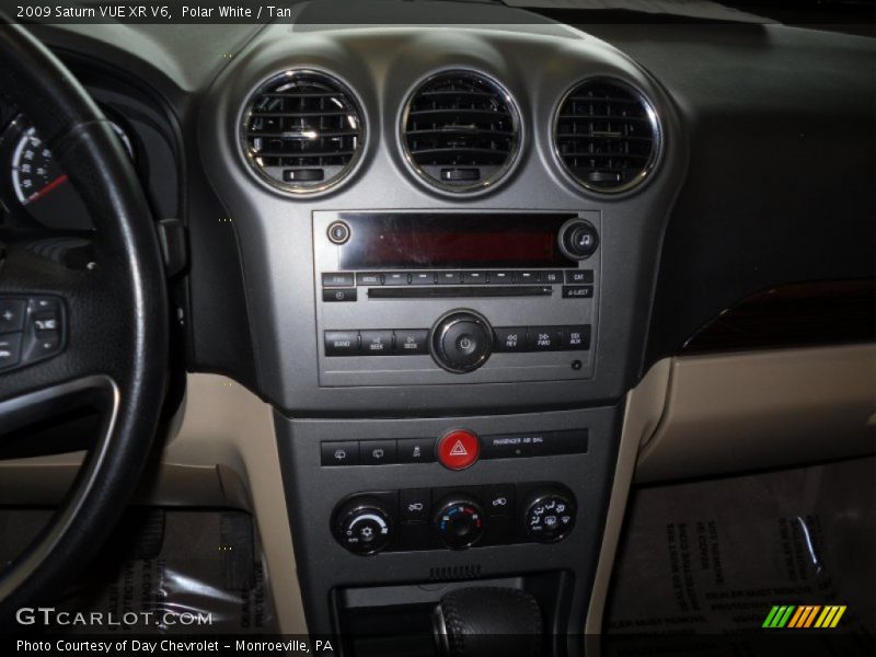 Polar White / Tan 2009 Saturn VUE XR V6