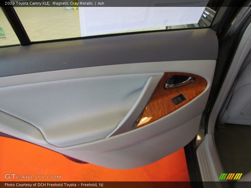 Magnetic Gray Metallic / Ash 2009 Toyota Camry XLE