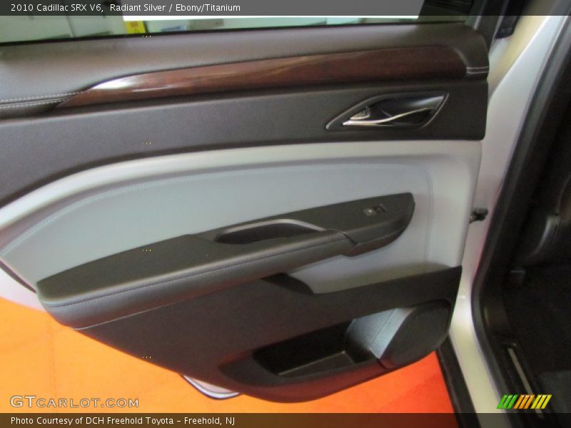 Radiant Silver / Ebony/Titanium 2010 Cadillac SRX V6