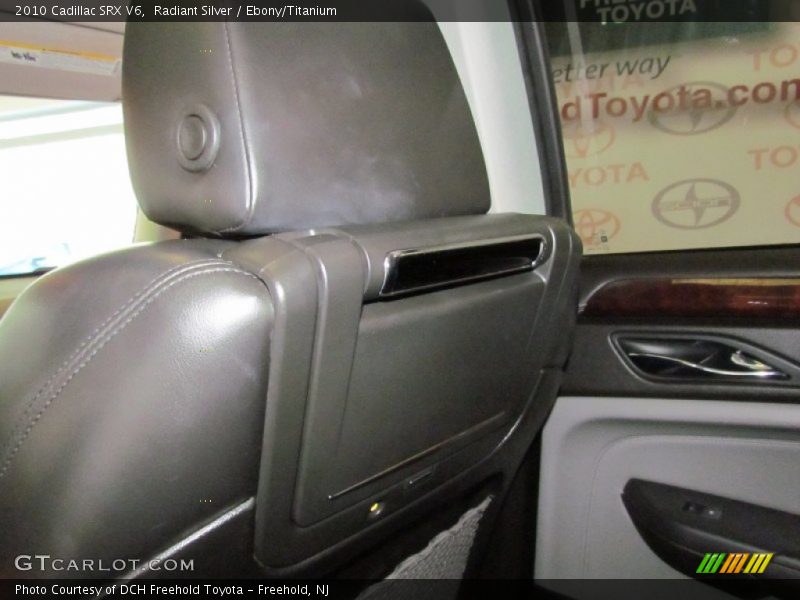 Radiant Silver / Ebony/Titanium 2010 Cadillac SRX V6