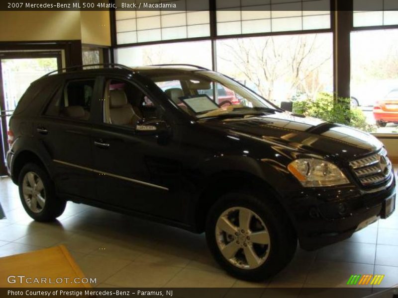 Black / Macadamia 2007 Mercedes-Benz ML 500 4Matic
