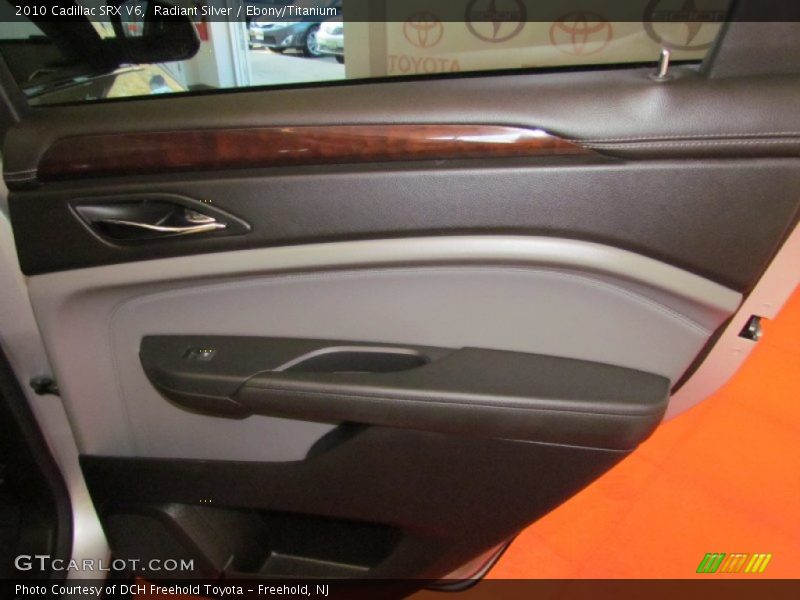 Radiant Silver / Ebony/Titanium 2010 Cadillac SRX V6