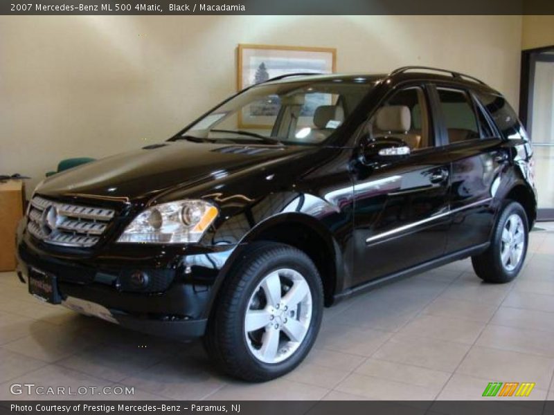 Black / Macadamia 2007 Mercedes-Benz ML 500 4Matic