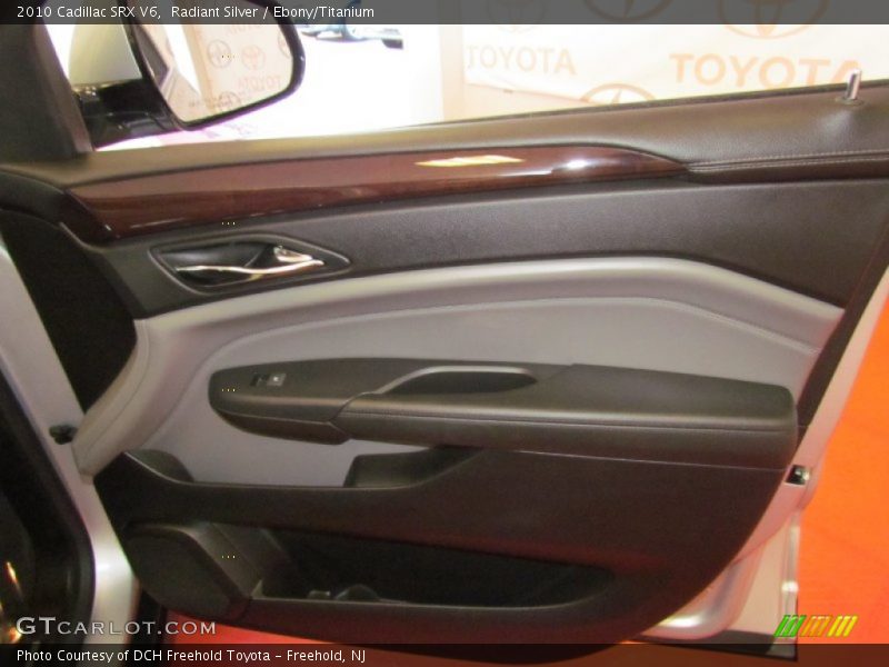 Radiant Silver / Ebony/Titanium 2010 Cadillac SRX V6