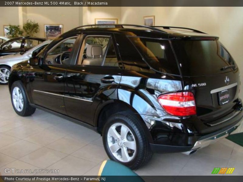 Black / Macadamia 2007 Mercedes-Benz ML 500 4Matic