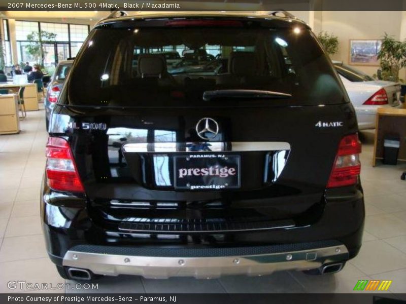 Black / Macadamia 2007 Mercedes-Benz ML 500 4Matic