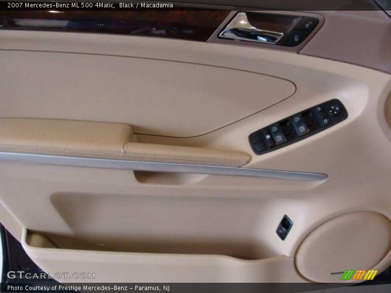 Black / Macadamia 2007 Mercedes-Benz ML 500 4Matic