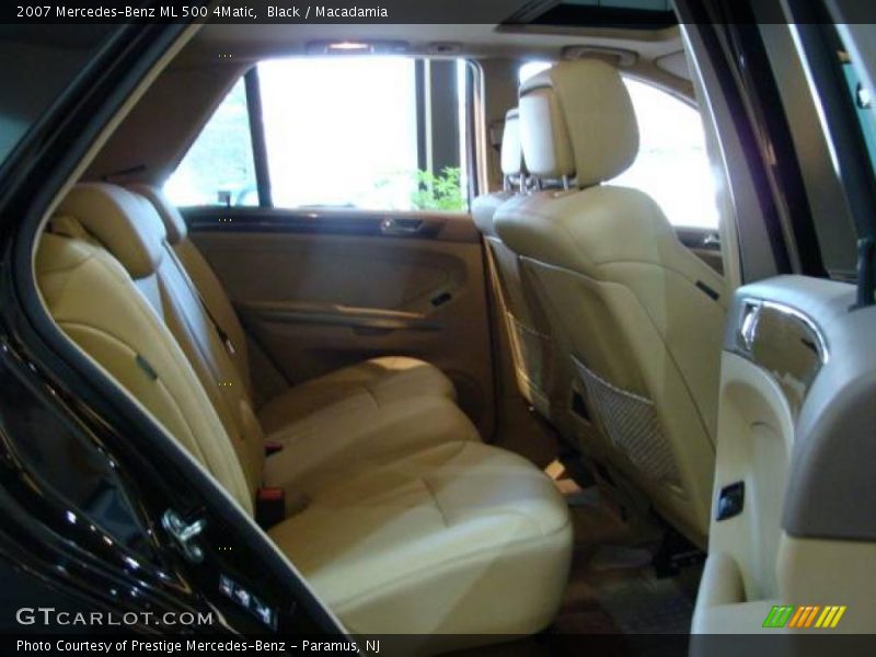 Black / Macadamia 2007 Mercedes-Benz ML 500 4Matic