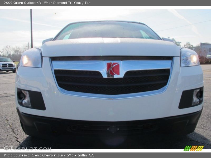 White Diamond Tri-Coat / Tan 2009 Saturn Outlook XR