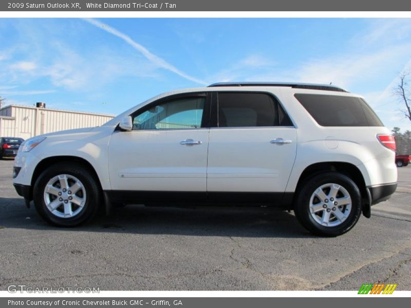 White Diamond Tri-Coat / Tan 2009 Saturn Outlook XR
