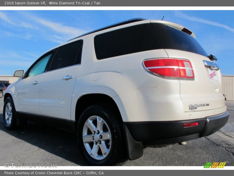White Diamond Tri-Coat / Tan 2009 Saturn Outlook XR