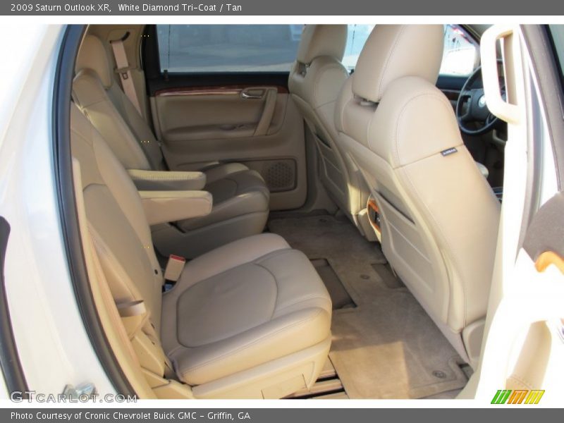 White Diamond Tri-Coat / Tan 2009 Saturn Outlook XR