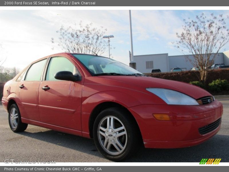 Infra-Red / Dark Charcoal 2000 Ford Focus SE Sedan