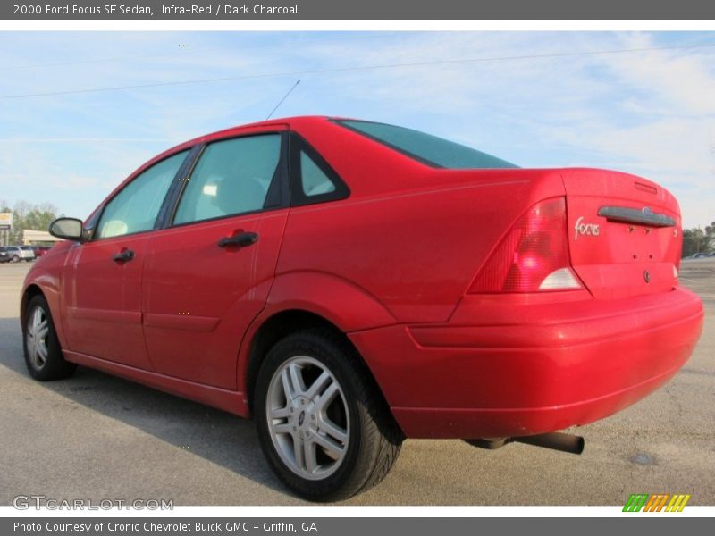 Infra-Red / Dark Charcoal 2000 Ford Focus SE Sedan