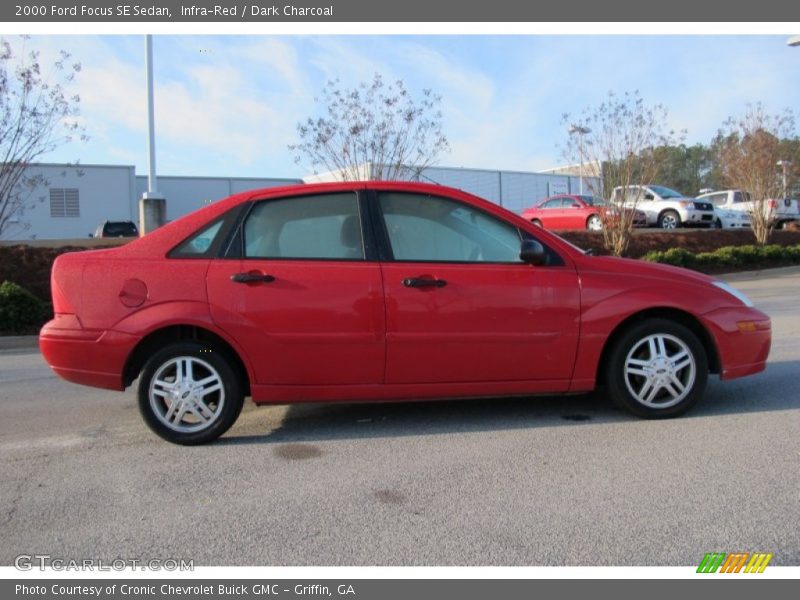 Infra-Red / Dark Charcoal 2000 Ford Focus SE Sedan