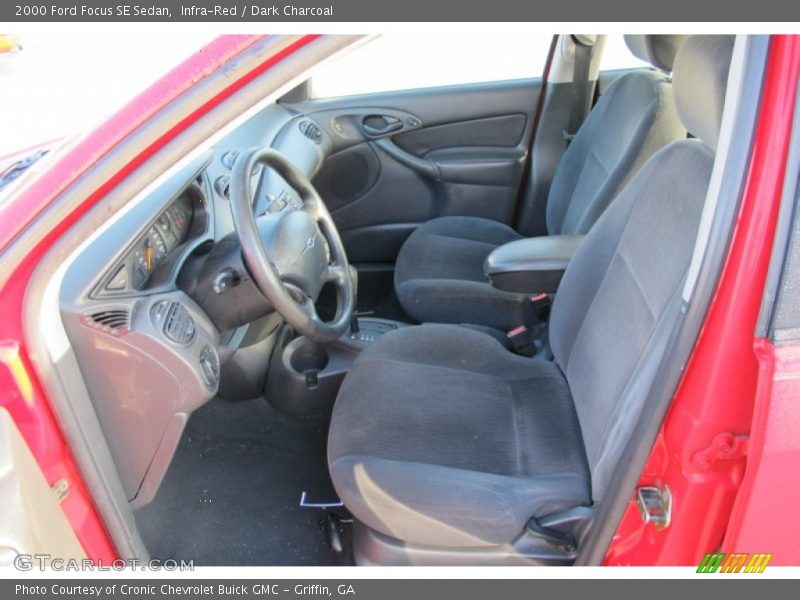 Infra-Red / Dark Charcoal 2000 Ford Focus SE Sedan