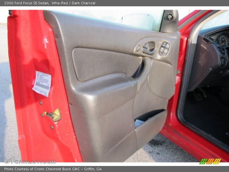 Infra-Red / Dark Charcoal 2000 Ford Focus SE Sedan