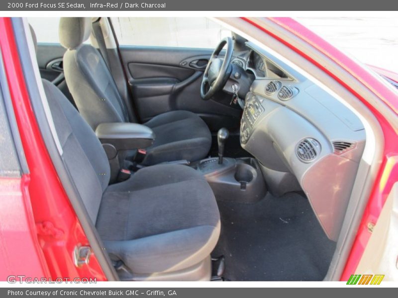 Infra-Red / Dark Charcoal 2000 Ford Focus SE Sedan