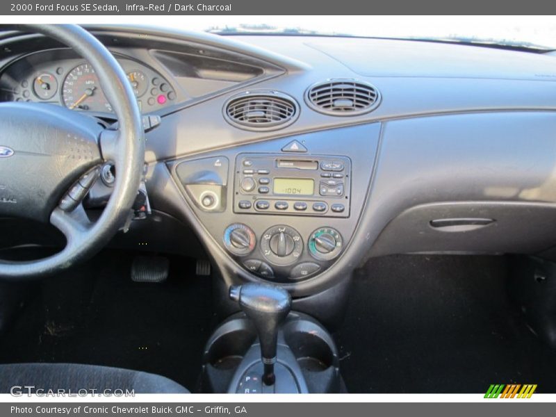 Infra-Red / Dark Charcoal 2000 Ford Focus SE Sedan