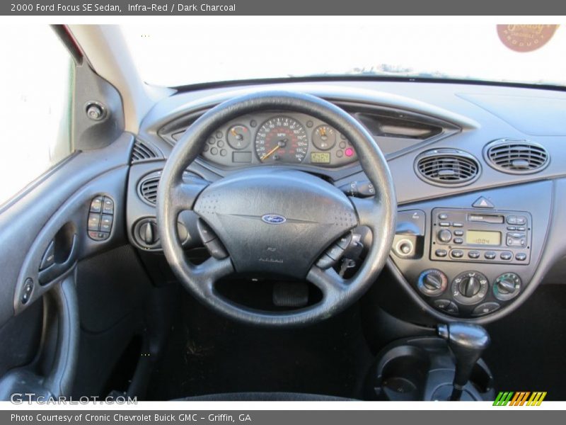 Infra-Red / Dark Charcoal 2000 Ford Focus SE Sedan