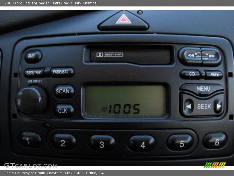 Infra-Red / Dark Charcoal 2000 Ford Focus SE Sedan