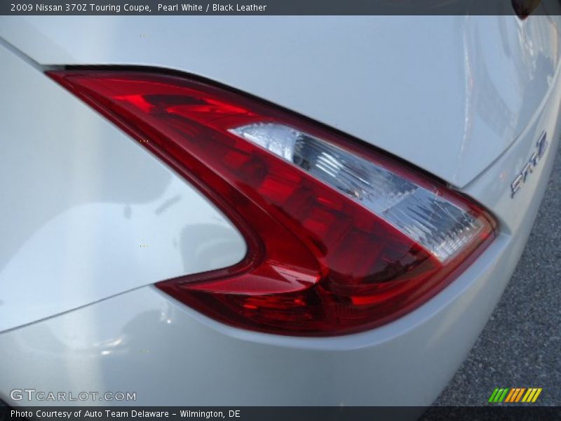 Pearl White / Black Leather 2009 Nissan 370Z Touring Coupe