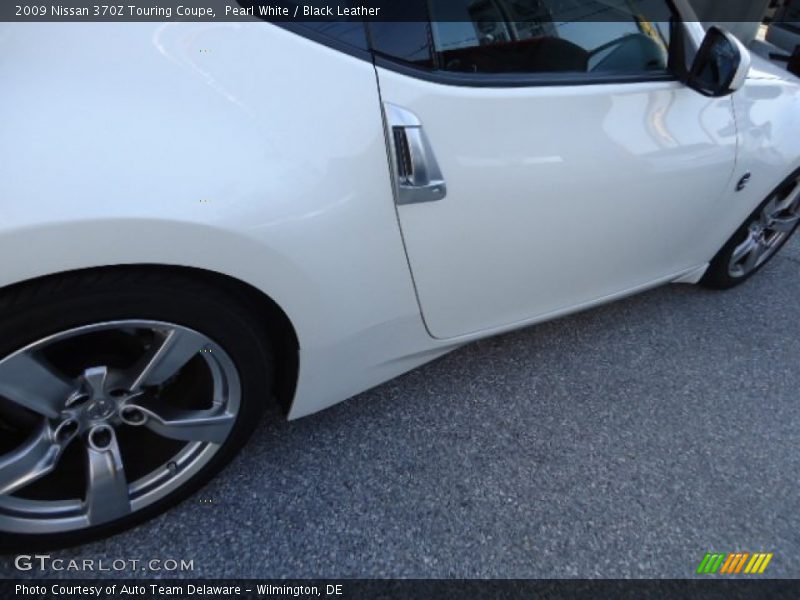 Pearl White / Black Leather 2009 Nissan 370Z Touring Coupe